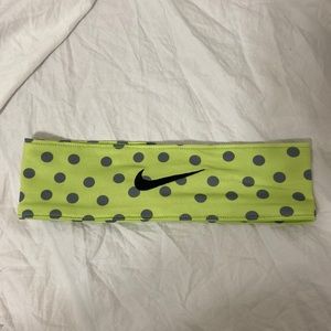 Women’s Nike polka dot green and gray headband with embroidered logo. One size.